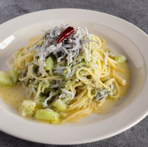 Boiled whitebait and broccoli aglio e olio
