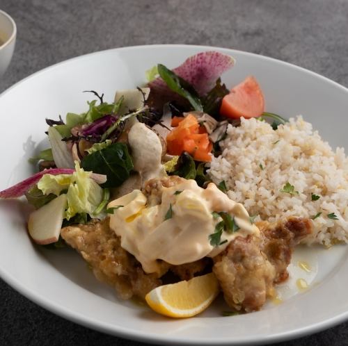 Herb chicken tartar sauce plate