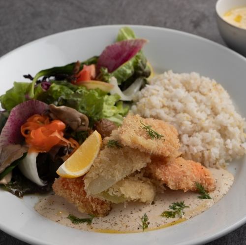 Fried salmon and onion with ton nat sauce plate