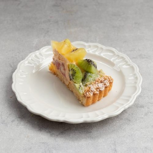 Kiwi and strawberry tart