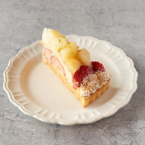 Peach and strawberry tart
