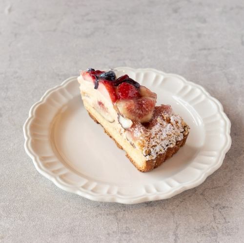 Fig and mixed berry tart