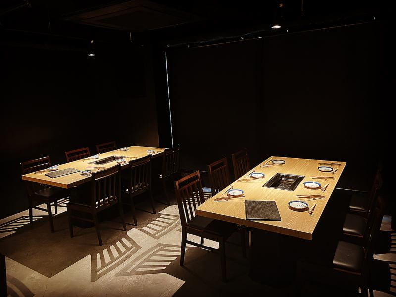 There are 2 tables for 6 people in the calm atmosphere.Please feel free to contact us as you can also use it together.