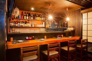 仕事帰りに一人でも立ち寄りやすいカウンター♪