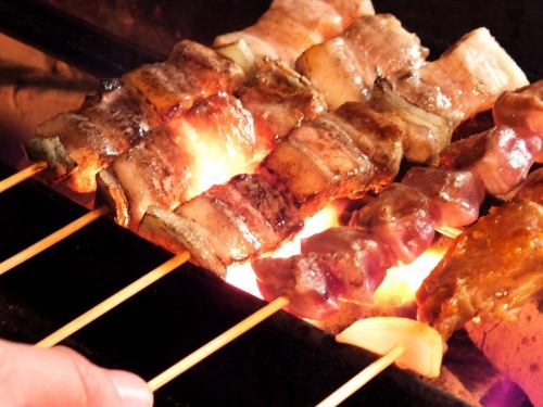 自慢の炭火焼鳥を堪能