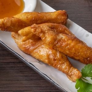 4個雞皮餃子