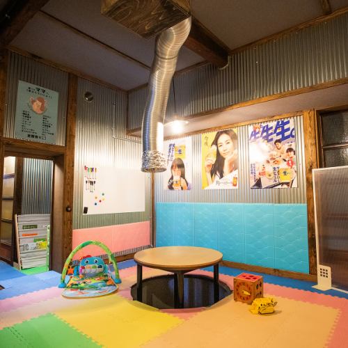 {Can accommodate up to 14 people!} This is a kids' space exclusively for guests with children.*Priority will be given to seats for customers with children.