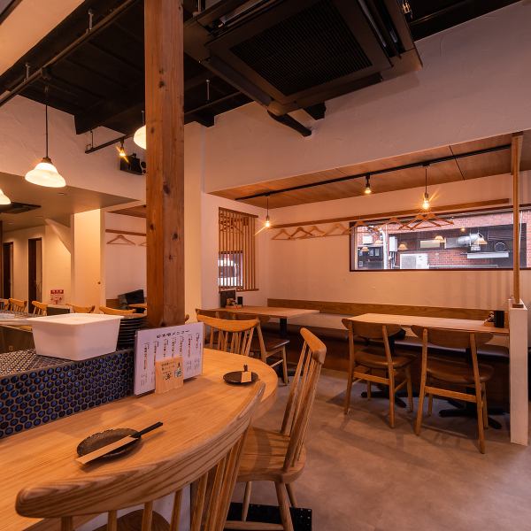 We have table seats, box seats, counter seats, and tatami rooms, so you can enjoy your meal in a space that suits your occasion.Please use it for a drink after work or a drinking party with friends!