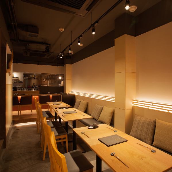 Available for 2 to 16 people.Please spend a pleasant time in the calm atmosphere.We can invite Japanese food and eel cuisine to relax in the space where time flows slowly to a special time.As we have counter seats available, how about forgetting crowds in the city and taking it slowly by yourself?