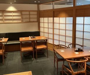 テーブル席です