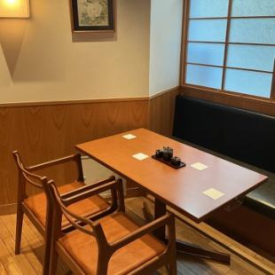 個室です４名席が２席御座います繋げて８名様までの利用が可能です