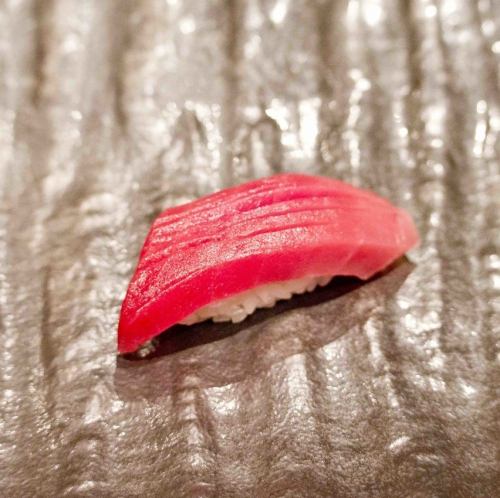 豊洲や地元でとれた新鮮な魚を仕入れております◎