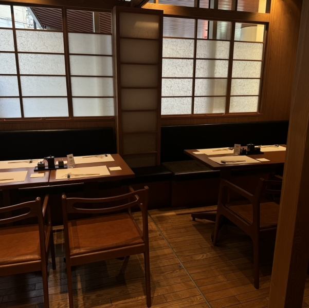 JR吉祥寺駅西口（アトレ本館正面口）より徒歩約12分の場所にございます。喧騒を離れた静かな立地は、まさに大人のための隠れ家。上質な和食と美酒を味わうのにふさわしい落ち着いた外観で、一歩足を踏み入れれば洗練された和の空間が広がります。ご接待や会食にも最適なお店です。