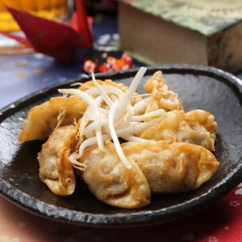 Bite spicy dumplings