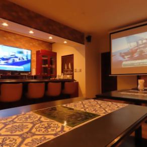 From the counter seats, you can see a large 65-inch TV monitor!You can enjoy it in any way you like♪The alcoholic drink bar has no time limit, so you can watch the game without worrying about the end time of the all-you-can-drink program◎Please use it with your meal!