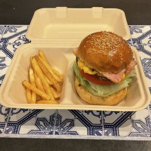 The overwhelmingly popular B・L・T Burger