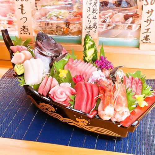 旬を味わう！豪華絢爛、鮮魚の船盛り