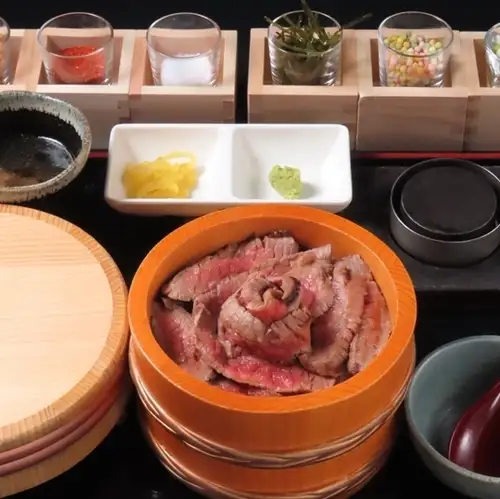 【お肉の旨味が凝縮】一度で三度美味しい！上和牛ひつまぶし　2400円(税込)