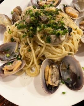 Vongole pasta with North Sea clams and oysters