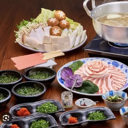 Enjoy an island-style izakaya (Japanese pub) on Kouri Island.Enjoy shabu-shabu with Agu pork.