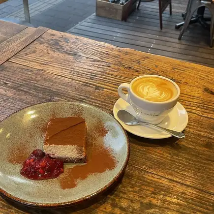 【ケーキセット】お好きなデザート&ドリンクを自由にチョイス♪1100円(税込)