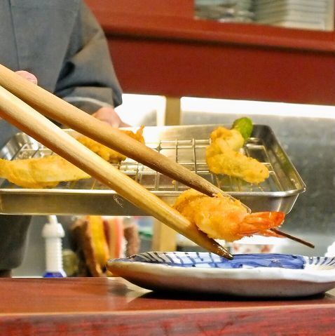 A quiet corner of Shimanryo Alley.Piping hot kushikatsu and relaxing sunken seating