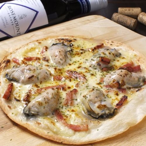 Garlic pizza with oysters and bacon