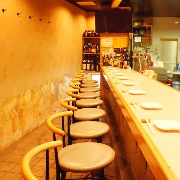 Counter seats that are popular with one person or a small group.You can enjoy a drink on your way home from work.