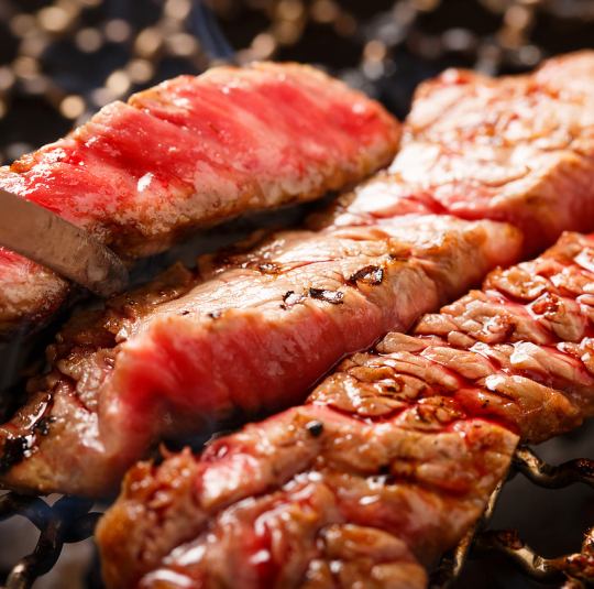 Enjoy Miyazaki beef to your heart's content in a completely private room.You can enjoy the finest Miyazaki beef course starting from 6,000 yen and spend the best night ever.