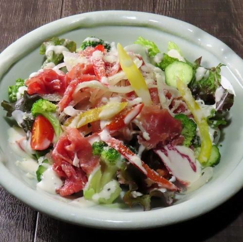 Luxurious salad of prosciutto with truffles