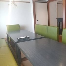 4名様以上の宴会の場合はこちらのお席を是非ご利用ください。人数に応じてお席のご用意をさせていただきます。又、写真以外にもフロア貸切の掘り炬燵席もご用意ございますので、お気軽にお問い合わせください。