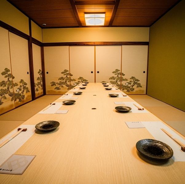 [Feel the essence of Japanese style] On the 2nd floor, we have private rooms of various sizes that can be used for a wide range of purposes, from small group conversations to banquets for groups.Because it is a completely private room, you can enjoy conversation without worrying about those around you.The maximum number of seats is 50.