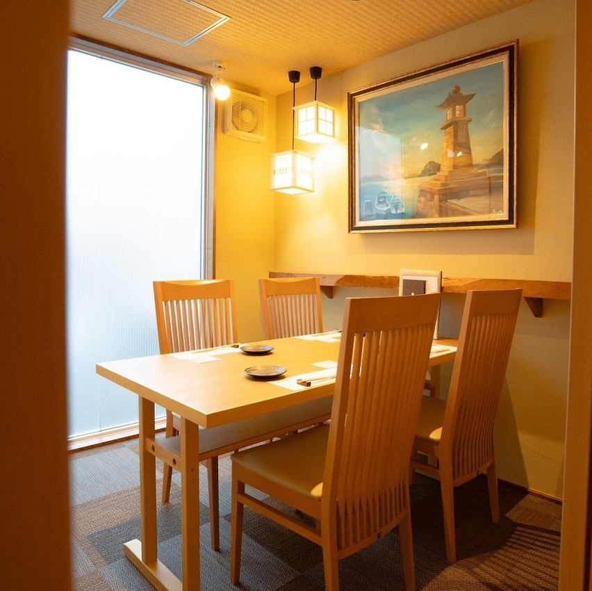 [Completely private room] Can accommodate 3 to 5 people at a spacious table seat ◎