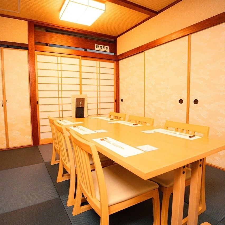 We offer fully private table seats and sunken kotatsu seats where you can relax and relax.