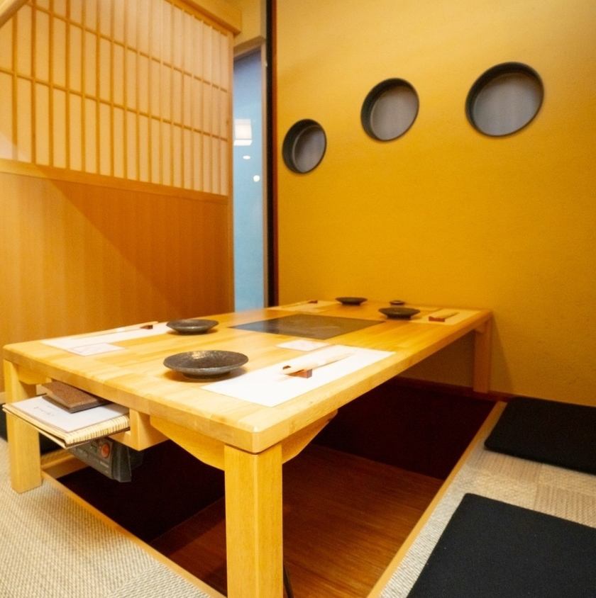 Semi-private seating based on Japanese style, where you can enjoy your time without worrying about those around you.