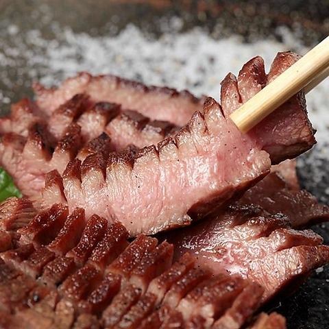 厚切り牛タン炭火焼