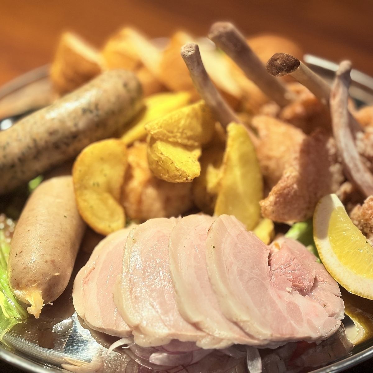 まるでゲームの世界に迷い込んだようなお店で美味しいお料理を