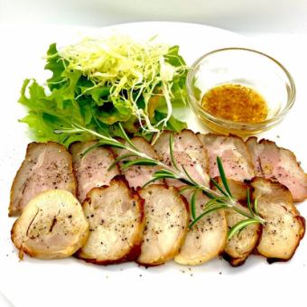 ポーク&チキンの自家製スモーク盛り合わせ
