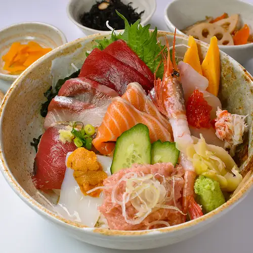 【市場直送の鮮魚が自慢】市場で直接見て仕入れた鮮度の良い魚を使用しております