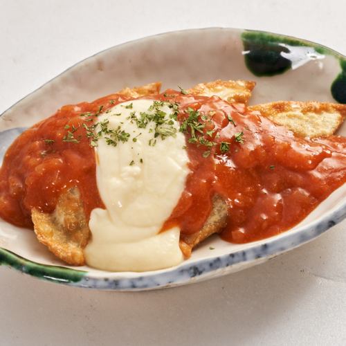 揚餃子　チーズチリソース掛け