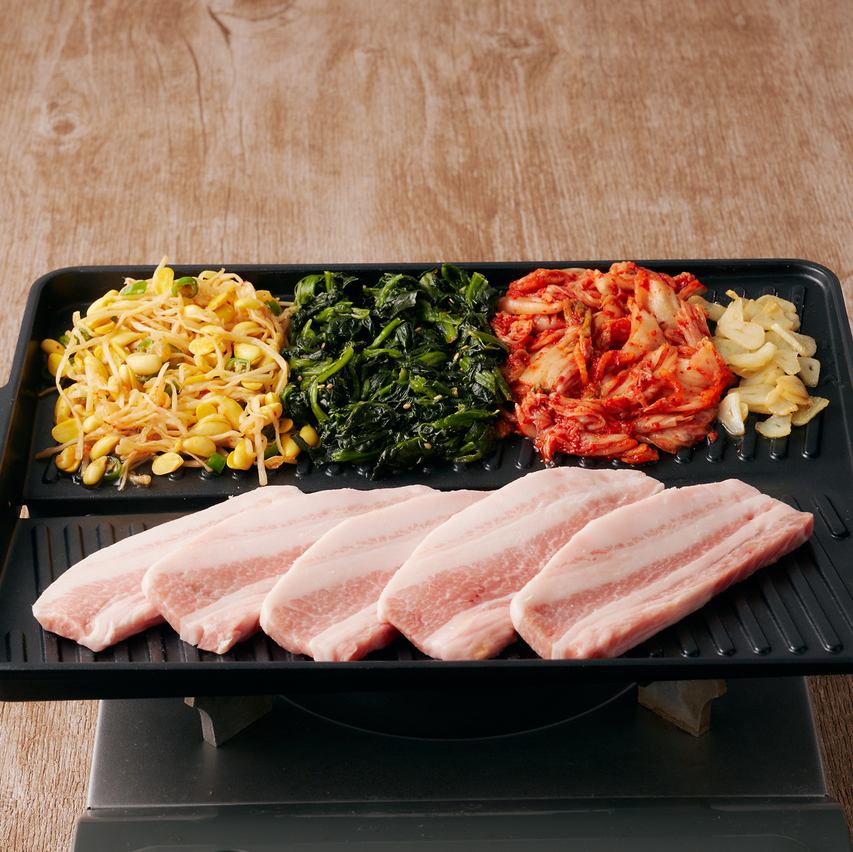 韓国定番料理☆みんなで分けてワイワイ楽しむ　サムギョプサル
