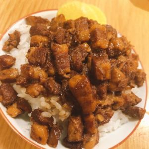 バクの魯肉飯（ルーローハン）