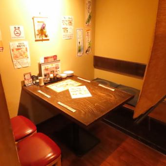 [2nd floor] The private table room is recommended when you don't want to take off your shoes.