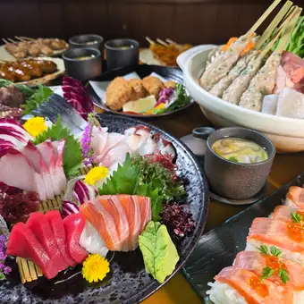 【豪華宴會套餐】自製雞肉丸河豚鹽烤火鍋 <7000日圓（含稅）> ★ 含無限暢飲