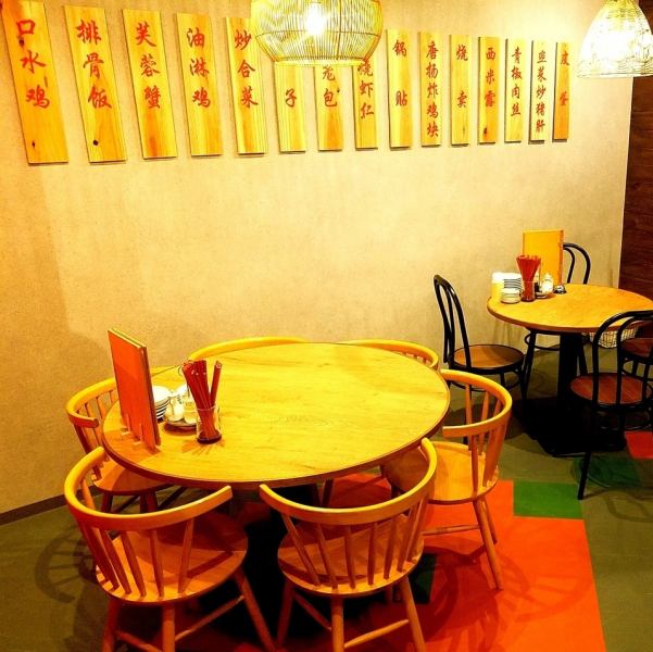 The Chinese-style, fashionable and calm atmosphere is recommended for girls-only gatherings, dates, and family meals.The table seats, which can accommodate up to 4 people, can be used in a variety of situations, such as drinking with friends or having a banquet with colleagues or couples at the company.Please come to the store.