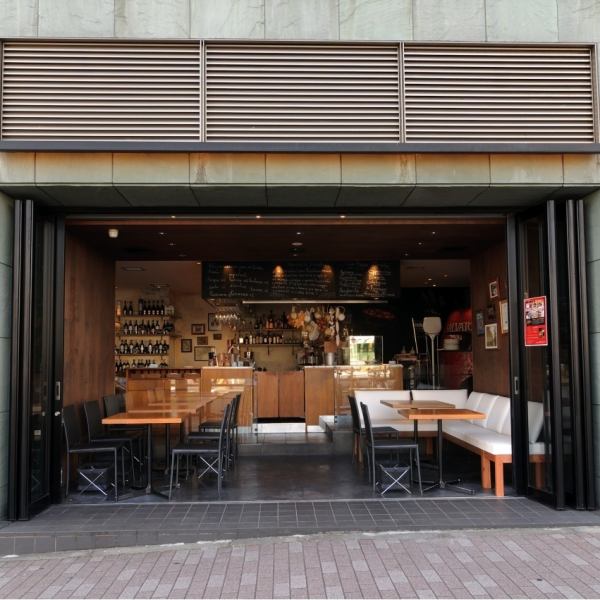 Terrace style seats are available.Meals in a bright store with a feeling of openness ... ★ You can use it in various scenes such as date and friends with friends!