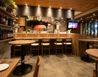 See the craftsmanship of our pizzaiolo right before your eyes!