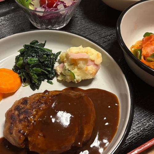 ランチタイム　ハンバーグセット