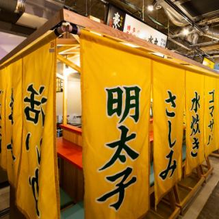 ●You can enjoy Hakata's specialty dishes at six different food stalls♪ Starting with the standard food stall dishes of "Oden, Yakitori, Tempura, Gyoza," there is also "Sushi, Sashimi, Sesame Mackerel"! Of course, you can also enjoy the synonymous Hakata dishes of "Live Squid, Mizutaki, Motsunabe"! We have "All-you-can-drink Courses" available for drinking parties, group dates, dates, and banquets from 3,000 yen.