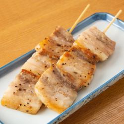 [Yakitori] Chicken skin (salt/sauce) / Raizan pork from Fukuoka Prefecture! Pork belly (salt)